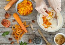 Ζυμώνοντας με καρότα – Τρεις λαχταριστές συνταγές για κέικ, μπισκότα και ψωμί