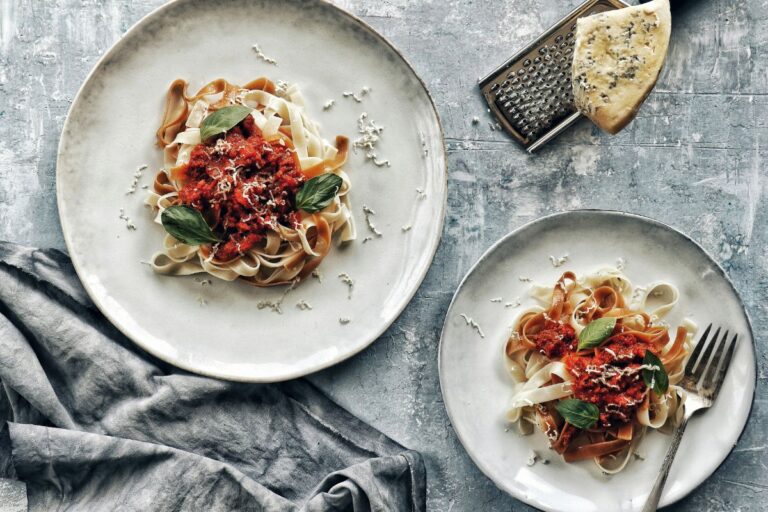 Ωμά, βρασμένα και σε μερίδες – Πώς υπολογίζονται οι θερμίδες στα ζυμαρικά;