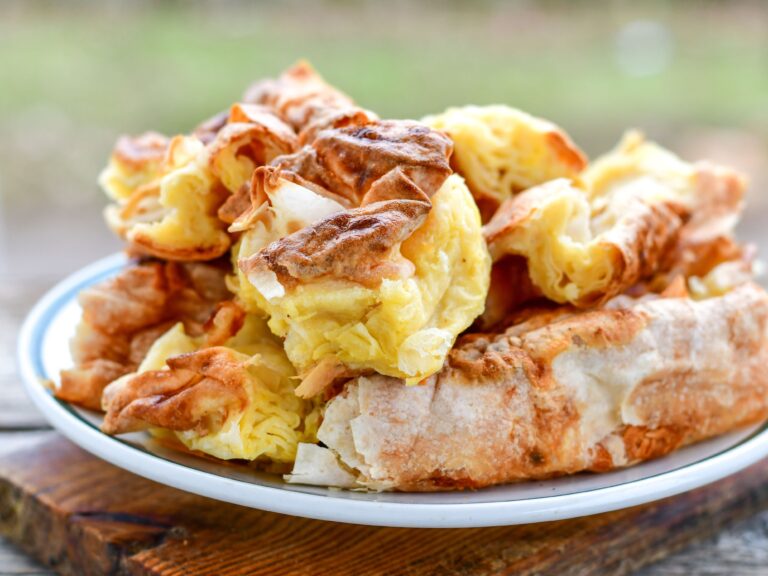 Απίθανη τυρόπιτα ρολό-σαλίγκαρος με σπιτικό φύλλο