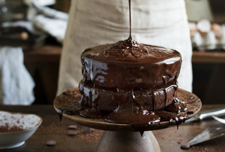 Να κεράσουμε; 18 συνταγές για σοκολατένια γλυκά-όνειρο