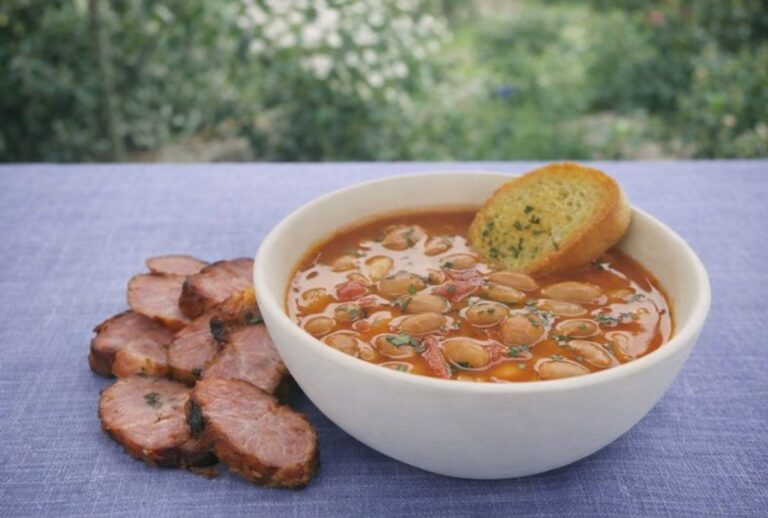 Φασολάδα με απάκι Κρήτης και μπούκοβο