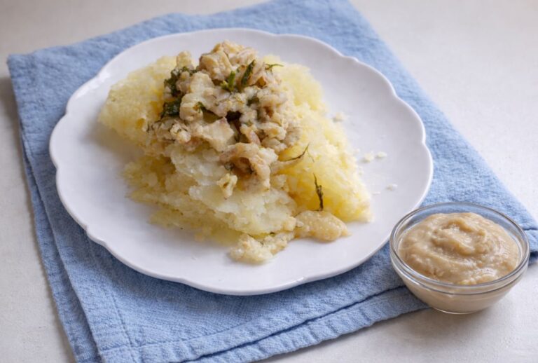 Ψάρι ψίχα με άνηθο, ταραμά και βραστή πατάτα